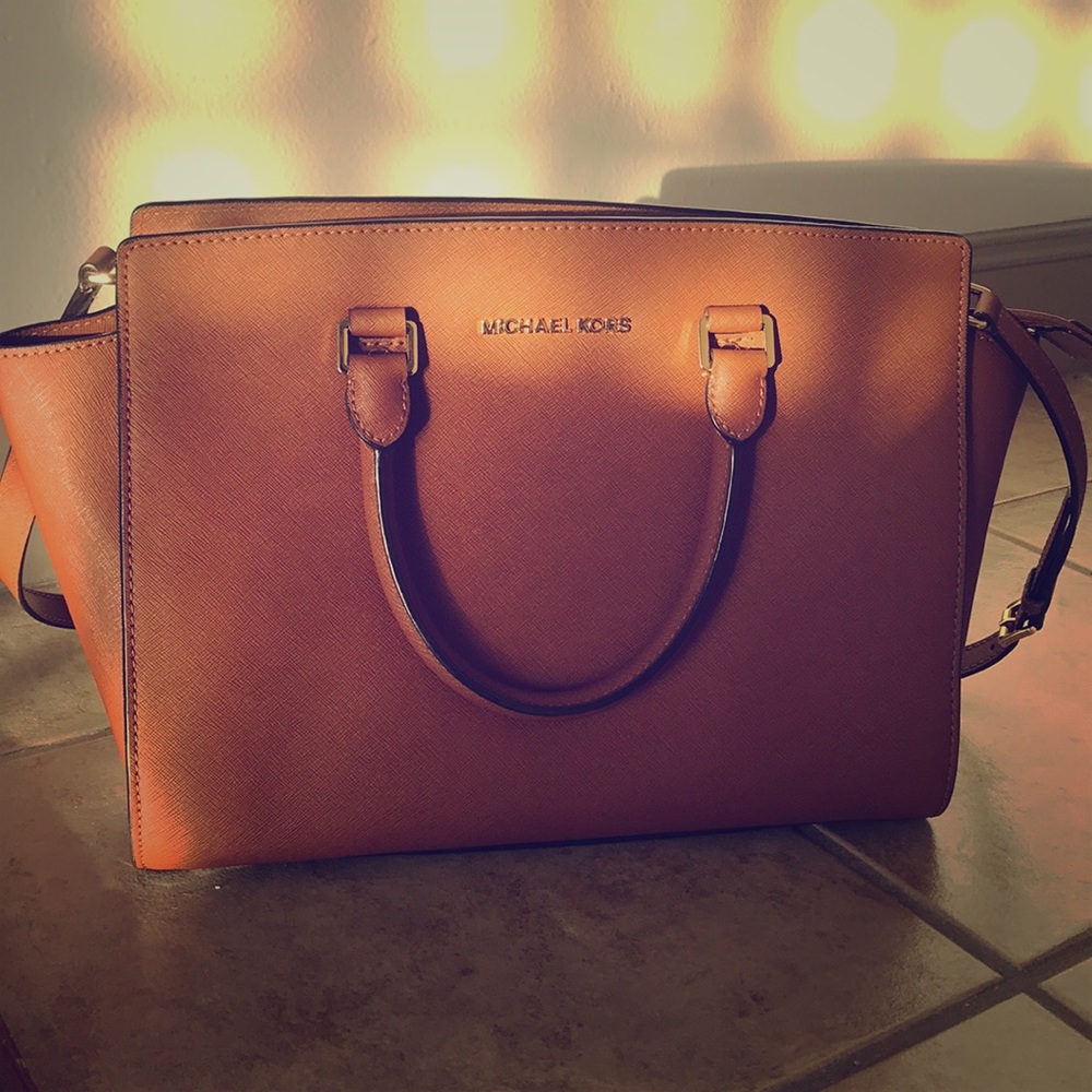 Michael Kors Selma Saffiano- Medium Satchel